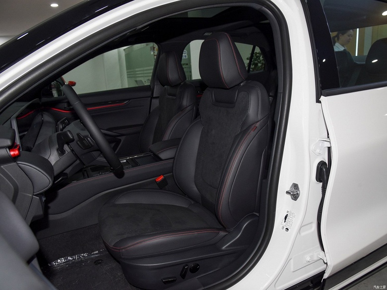 В Китае представлен Ford Mondeo 2024 EcoBoost 245. Двигатель теперь развивает 254 л.с., но по-прежнему потребляет&nbsp;92-й&nbsp;бензин